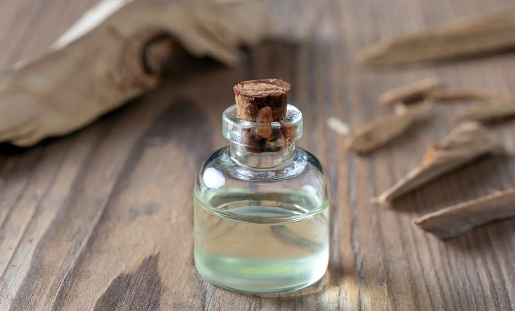 عطر زنانه با رایحه چوب صندل